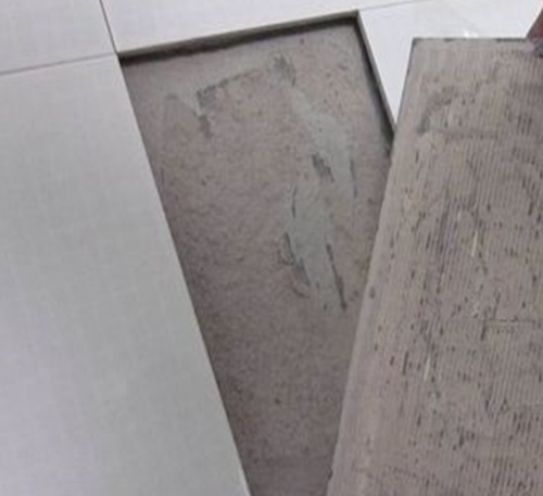 美兰瓷砖空鼓维修公司分享瓷砖铺贴时如果打浆（即涂抹在瓷砖背面和基层上的砂浆或瓷砖胶）过少，会带来以下问题